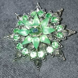 Vintage Small green/clear stone Star Flowe…